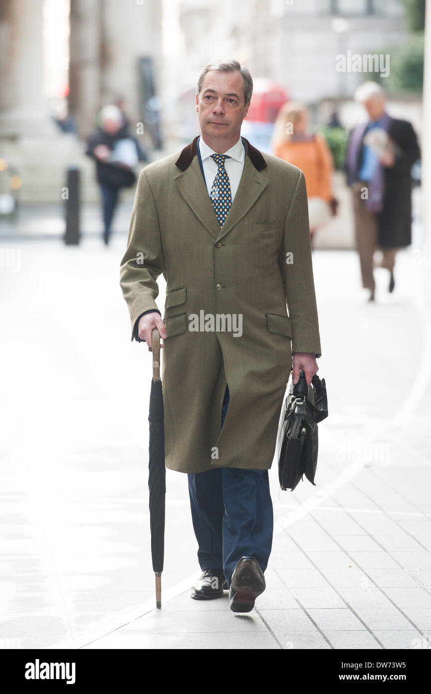 Londra, Regno Unito. 2 marzo 2014. Leader UKIP Nigel Farage arriva presso il Centro Televisivo della BBC prima di prendere parte al Andrew Marr Show di domenica 2 marzo 2014. Credito: Heloise/Alamy Live News Foto Stock