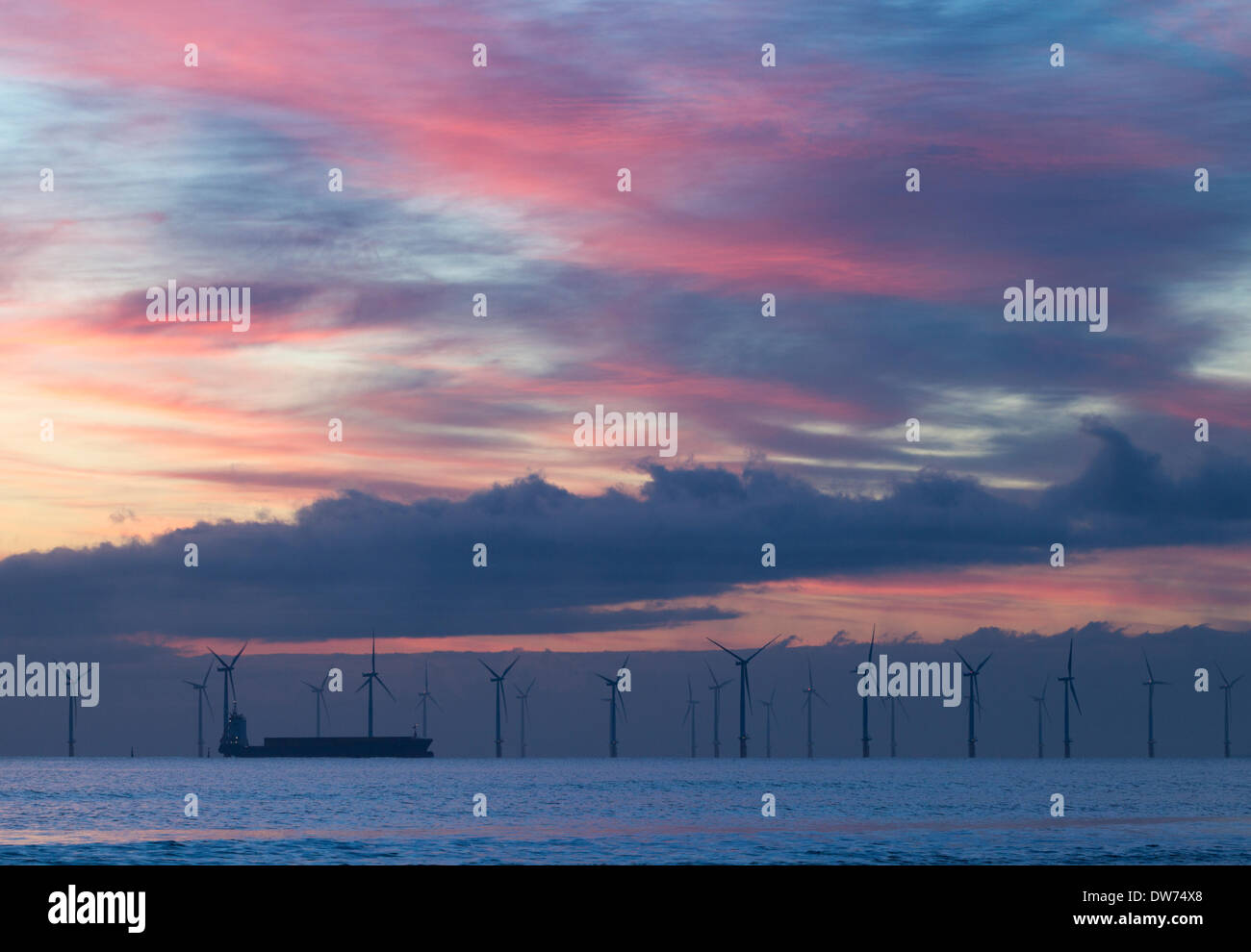 Seaton Carew nr Hartlepool, Regno Unito. 2 marzo 2014. Nonostante la pioggia essendo previsioni per gran parte del Regno Unito di Domenica è stato un glorioso tramonto sulla costa nord est dell'Inghilterra. Credito: ALANDAWSONPHOTOGRAPHY/Alamy Live News Foto Stock
