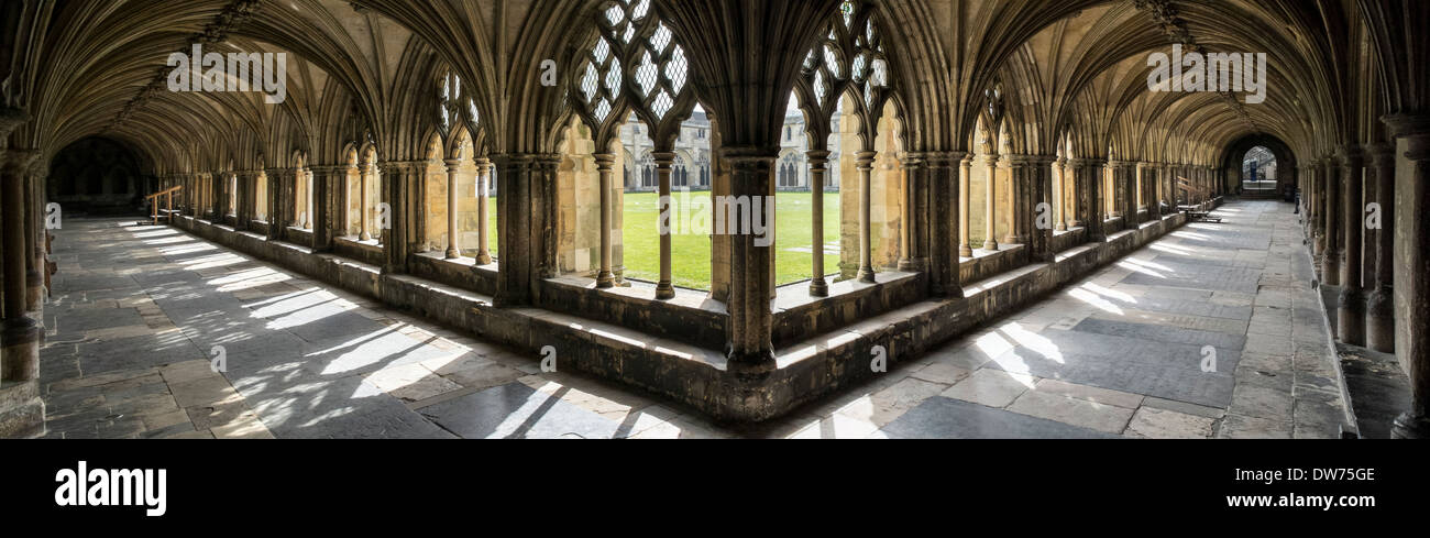 Immagine panoramica del chiostro a Norwich Cathedral Foto Stock