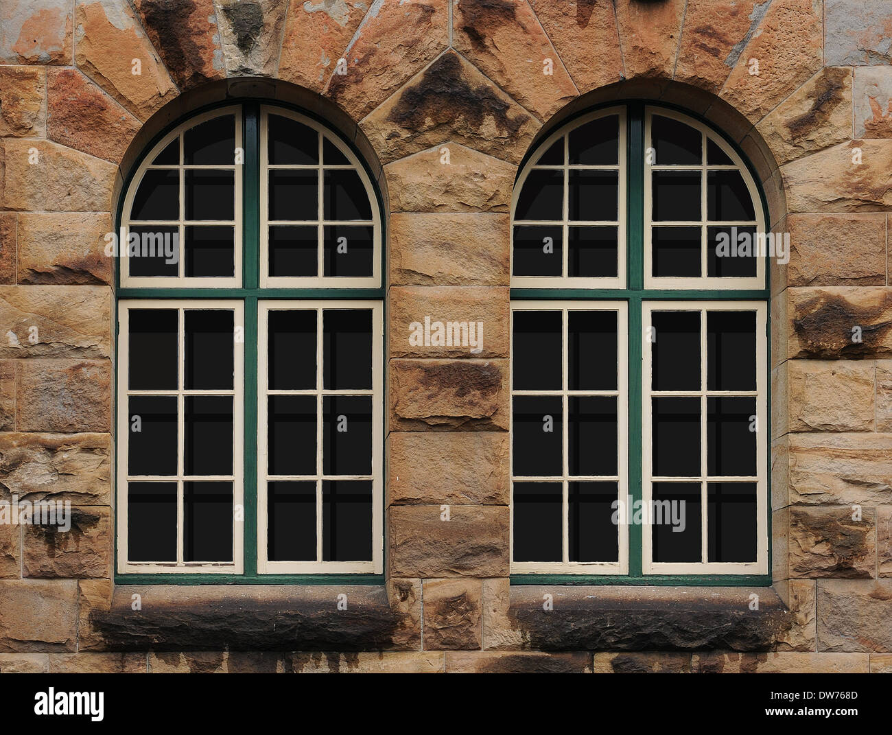Arenaria parete Texture con il vecchio windows Foto Stock