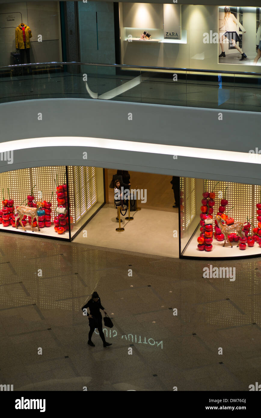 La Louis Vuitton shop nel centro commerciale Times Square in Causeway Bay. Foto Stock