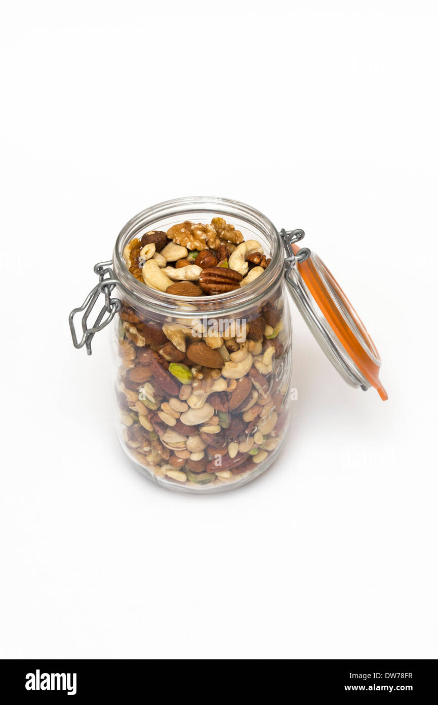 I dadi assortiti in un Kilner giara di storage Foto Stock