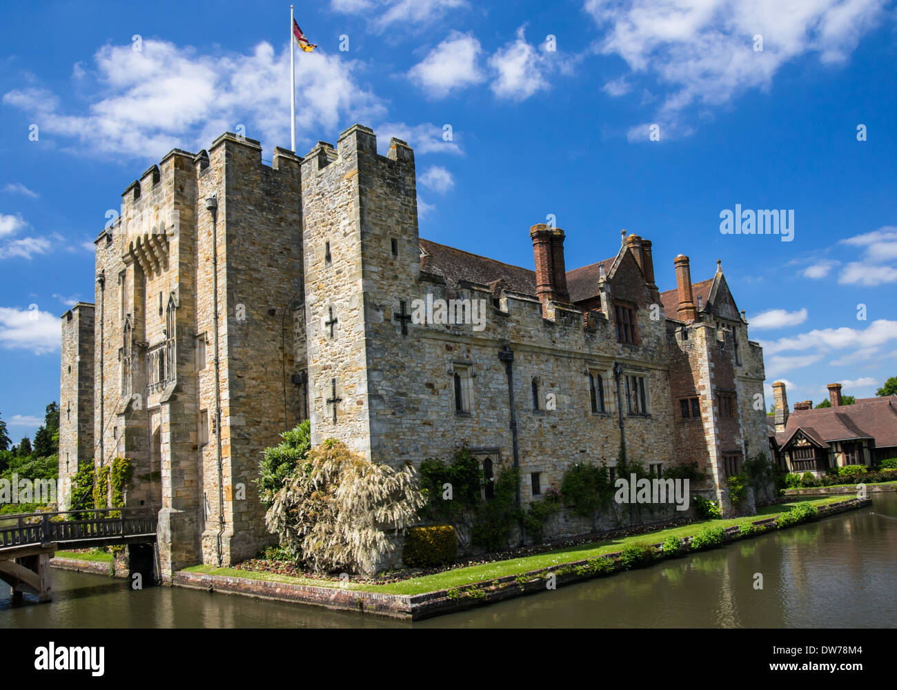 Il castello di Hever Castle nel villaggio di Hever Kent England Regno Unito Regno Unito casa d'infanzia di Anne Boleyn, seconda moglie del re Henry VIII Foto Stock