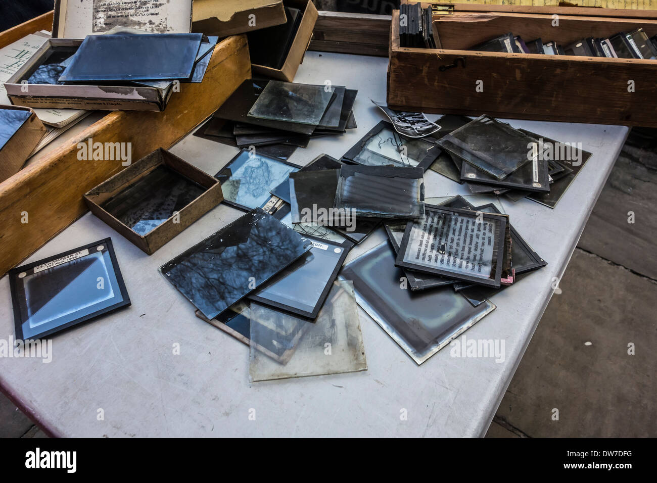 Antiche fotografie vintage vetro negativi presi a Camden Passage Angel Islington Foto Stock