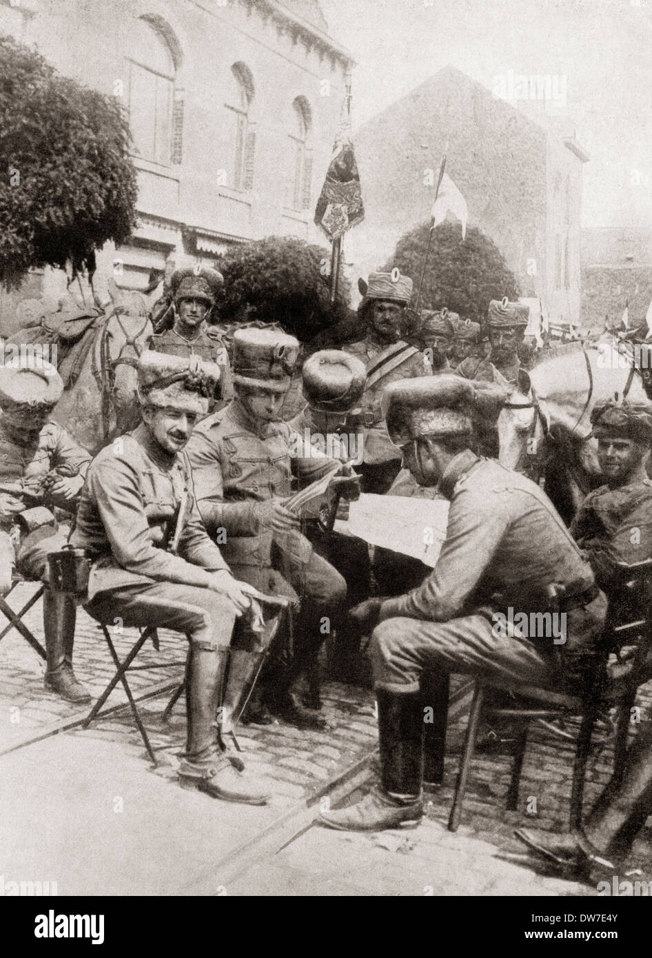 Invasori cavalleria tedesca a Bruxelles durante la prima guerra mondiale. Dalla Guerra di un album illustrato Deluxe, pubblicato 1915. Foto Stock