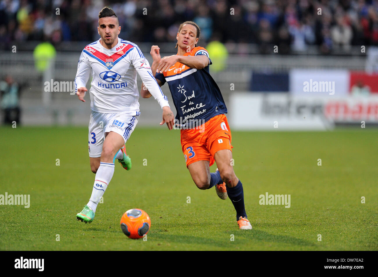 02.03.2014. French League calcio 1. Lione rispetto a Montpellier. Miguel  Lopes (Lione) e Daniel Congre (Montpellier Foto stock - Alamy