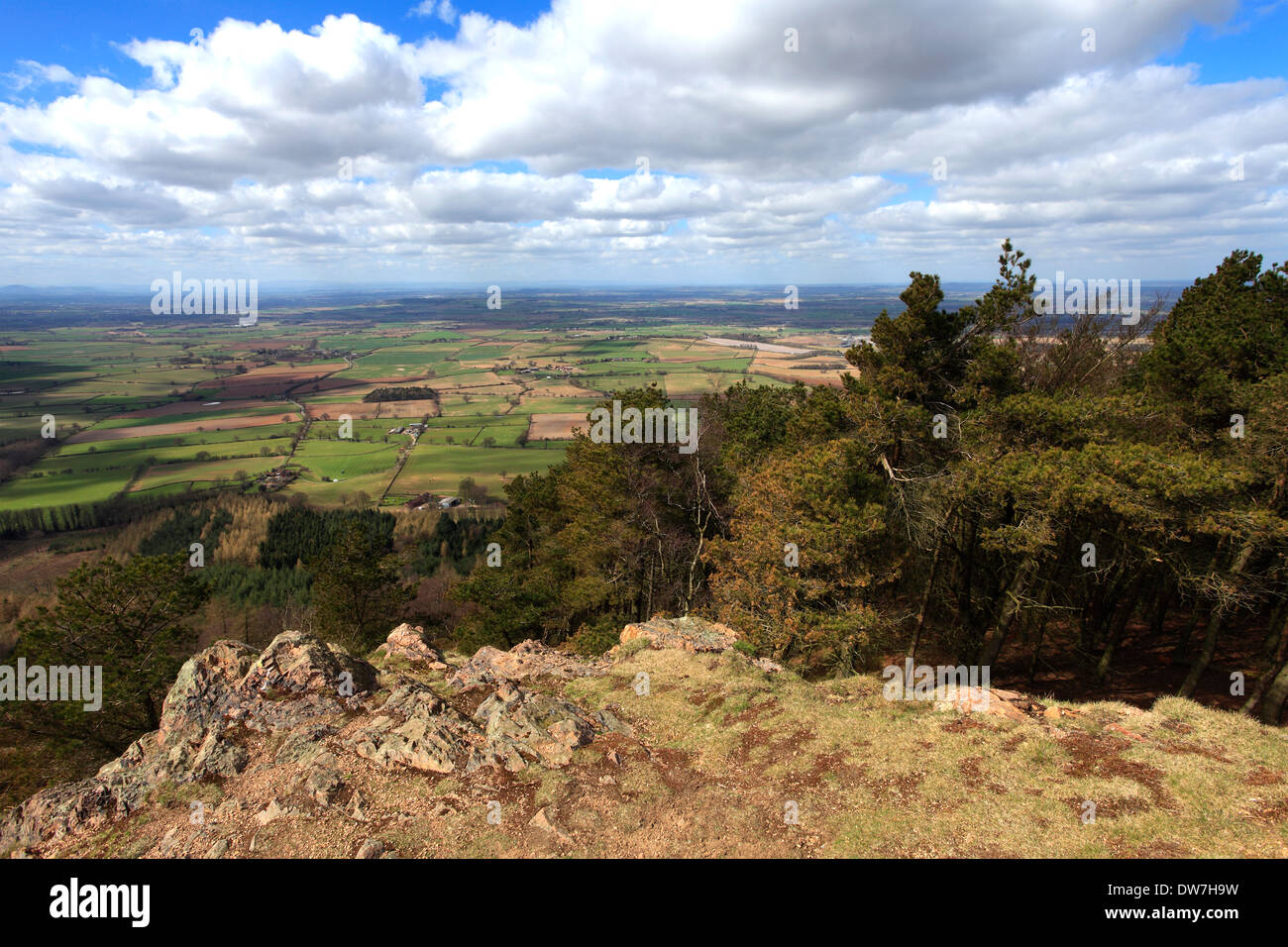 Vista sulla pianura Shropshire dal Wrekin Hill antico colle fort, Shropshire County, England, Regno Unito Foto Stock