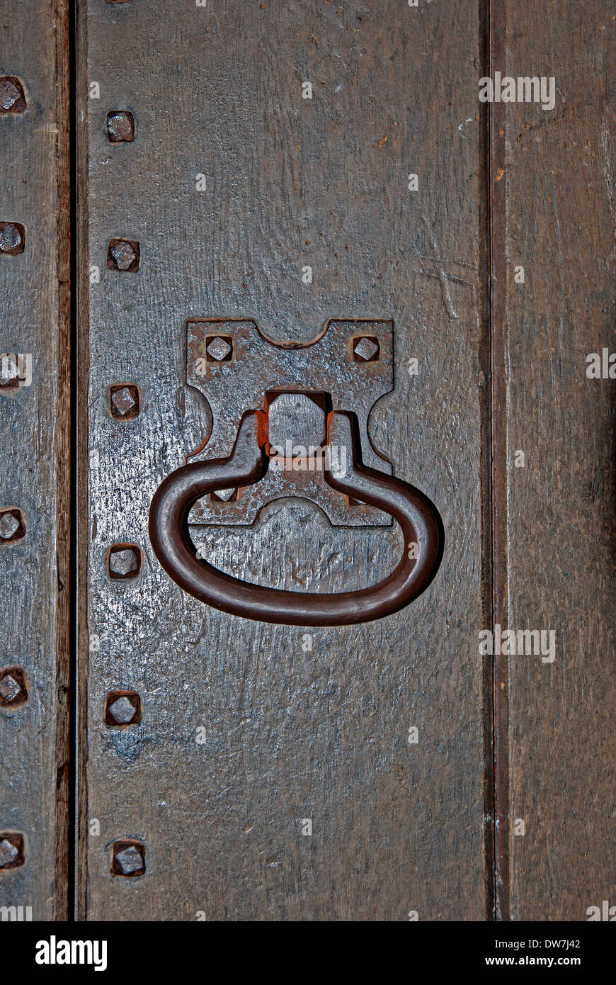 Uno stile medievale porta respingente Foto Stock