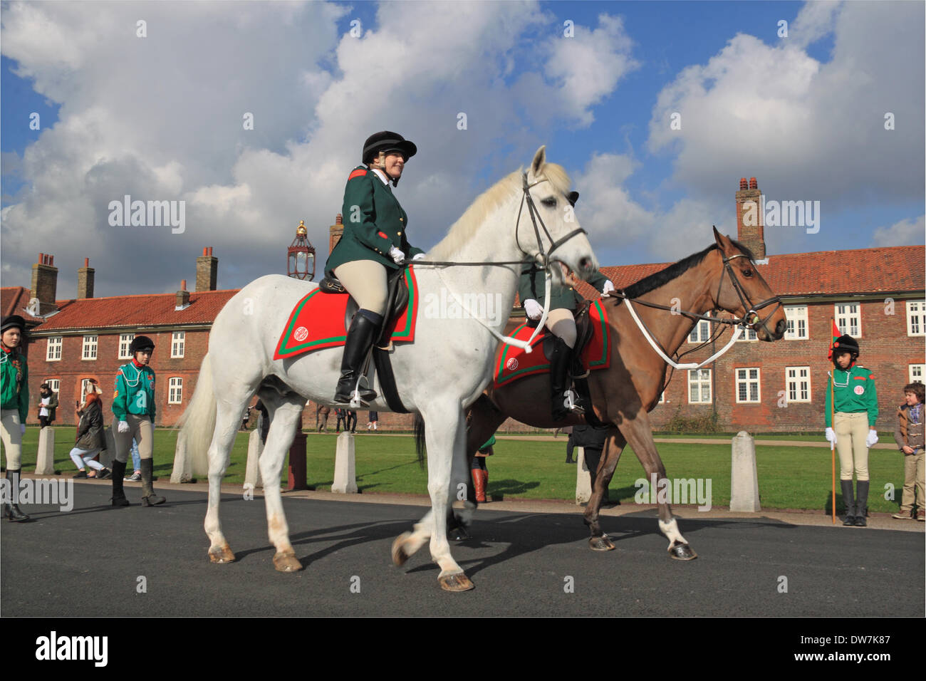 Cavallo Associazione Rangers sessantesimo anniversario del fondatore del giorno Parade, sabato 1 marzo 2014, Hampton Court Palace, East Molesey Surrey, Inghilterra, Regno Unito. Parata annuale per contrassegnare il fondamento della carità che fornisce riding del cavallo e competenze di assistenza ai giovani compresi alcuni di coloro che sono disabilitati o che hanno difficoltà di apprendimento. Credito: Ian bottiglia/Alamy Live News Foto Stock