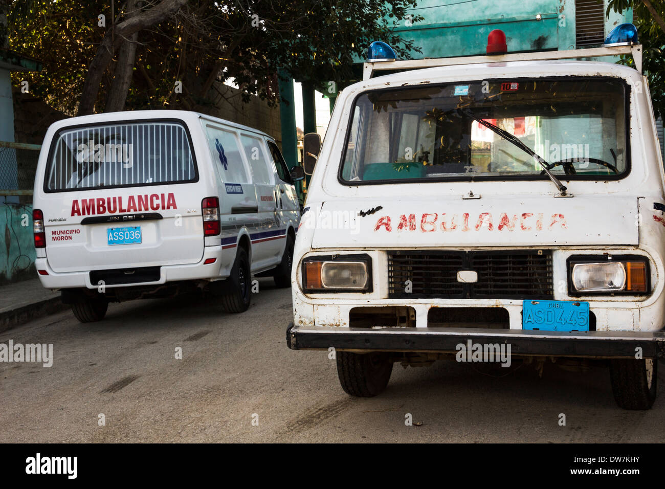 Due ambulanze in Moron, Cuba Foto Stock