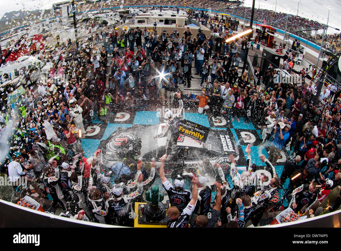 Avondale, AZ, Stati Uniti d'America. 2 Mar 2014. Kevin Harvick (4) vince il profitto su CNBC 500 al Phoenix International Raceway in Avondale, AZ. Credito: csm/Alamy Live News Foto Stock