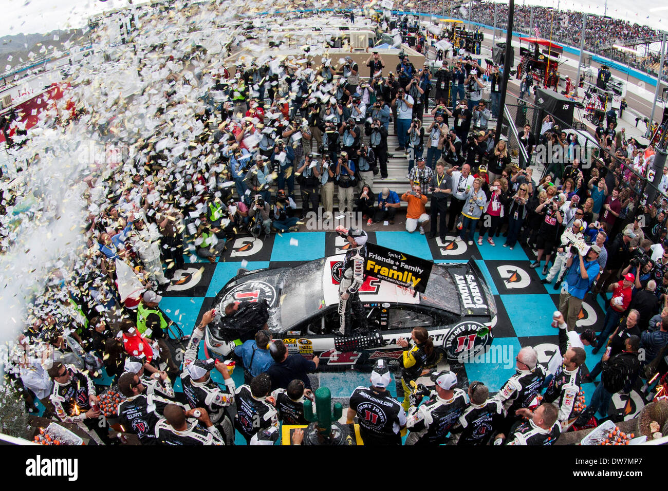 Avondale, AZ, Stati Uniti d'America. 2 Mar 2014. Kevin Harvick (4) vince il profitto su CNBC 500 al Phoenix International Raceway in Avondale, AZ. Credito: csm/Alamy Live News Foto Stock