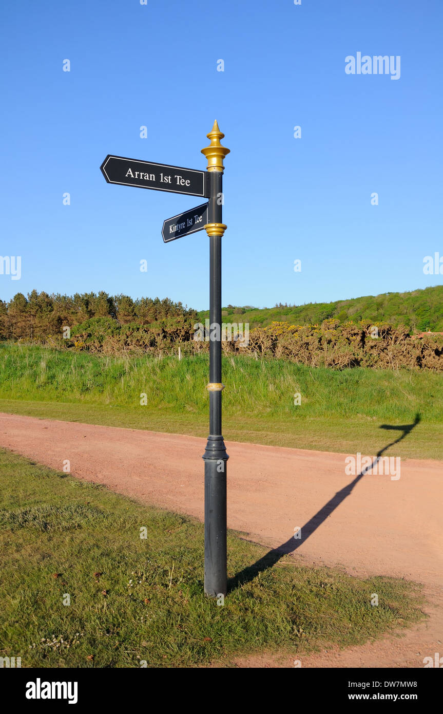 Indicazione in direzione di campo da golf primo tee off punti Foto Stock