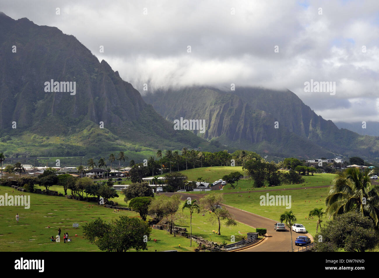Ko'olau Mountain Range visto dalla parte dello Stato delle Hawaii il cimitero dei veterani, Kaneohe, Oahu, Hawaii, STATI UNITI D'AMERICA Foto Stock