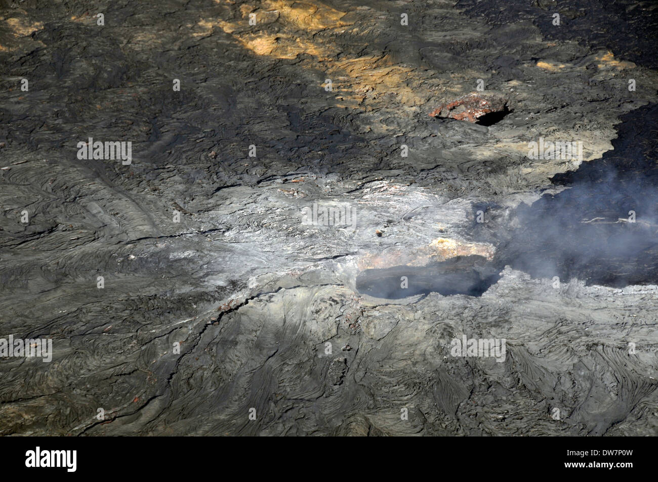 Vista aerea di una bocca attiva del vulcano Kilauea Caldera vulcanica, Parco Nazionale dei Vulcani delle Hawaii, Big Island, Hawaii, STATI UNITI D'AMERICA Foto Stock