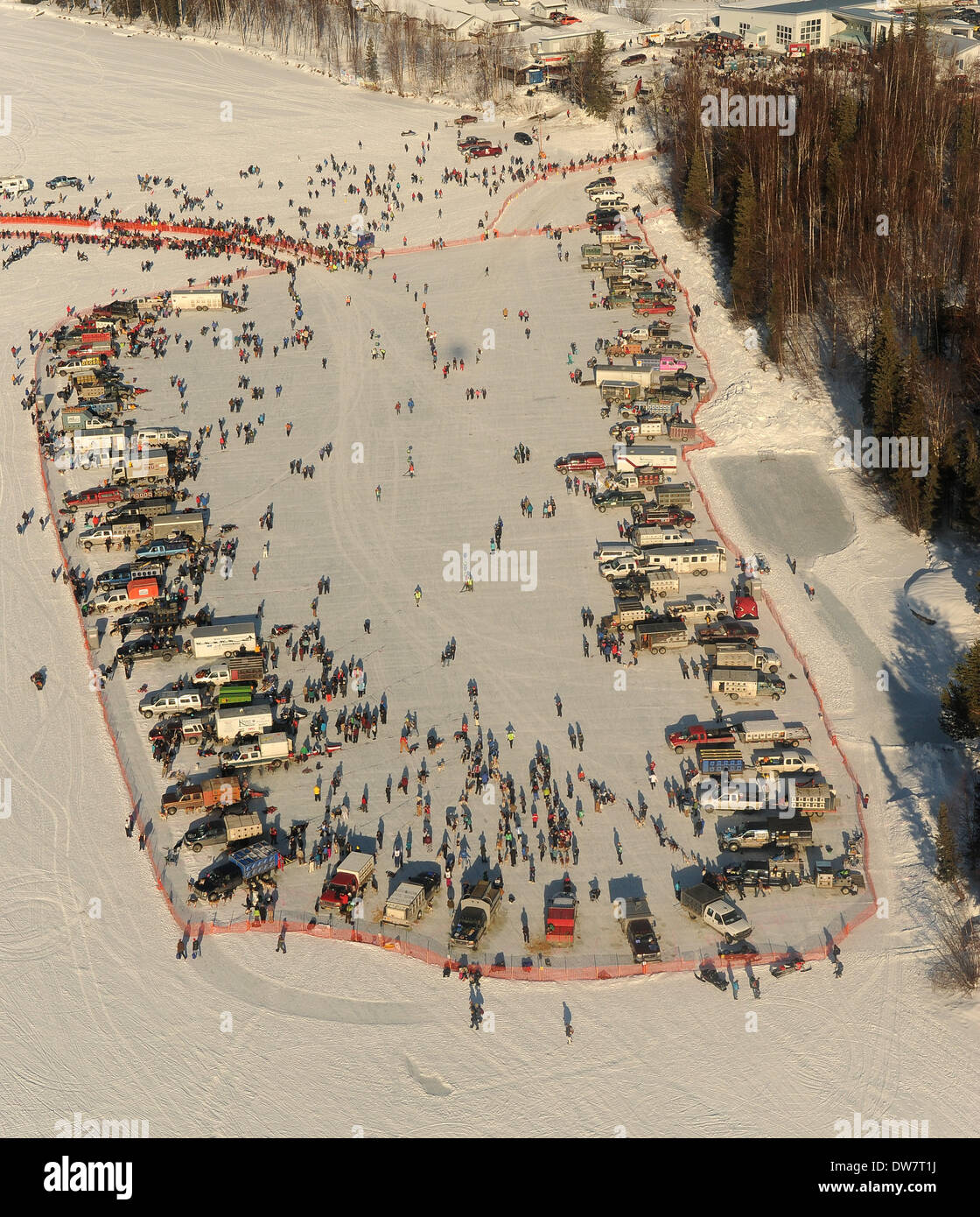 Willow, AK, STATI UNITI D'AMERICA. 2 Mar 2014. Stadio Mushers i loro team prima dell'inizio del 2014 Sentiero Iditarod Sled Dog Race fuori di Willow, AK, domenica 2 marzo, 2014. 140302. Credito: Bob Hallinen/Anchorage Daily News/ZUMAPRESS.com/Alamy Live News Foto Stock