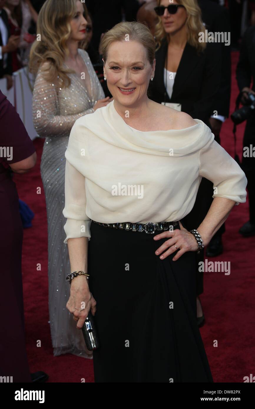 Hollywood, California, USA. 2 Marzo, 2014. Noi attrice Meryl Streep assiste la 86Academy Awards aka Oscar in Dolby Theatre di Los Angeles, Stati Uniti d'America, il 02 marzo 2014. Credito: Hubert Boesl/dpa picture alliance/Alamy Live News Foto Stock