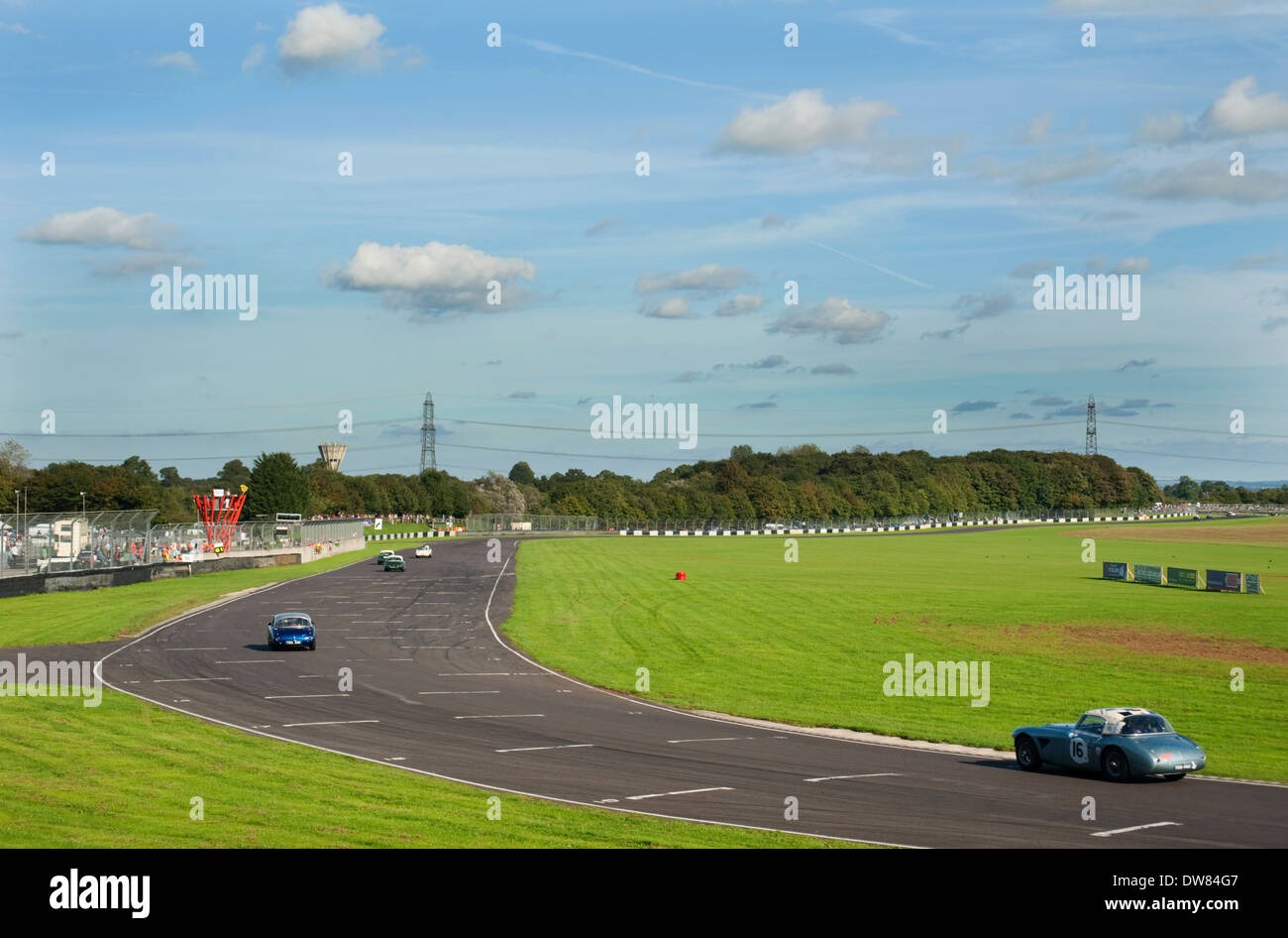 Austin healeys racing a Castle Combe circuito, Wiltshire, Inghilterra, Regno Unito. Foto Stock