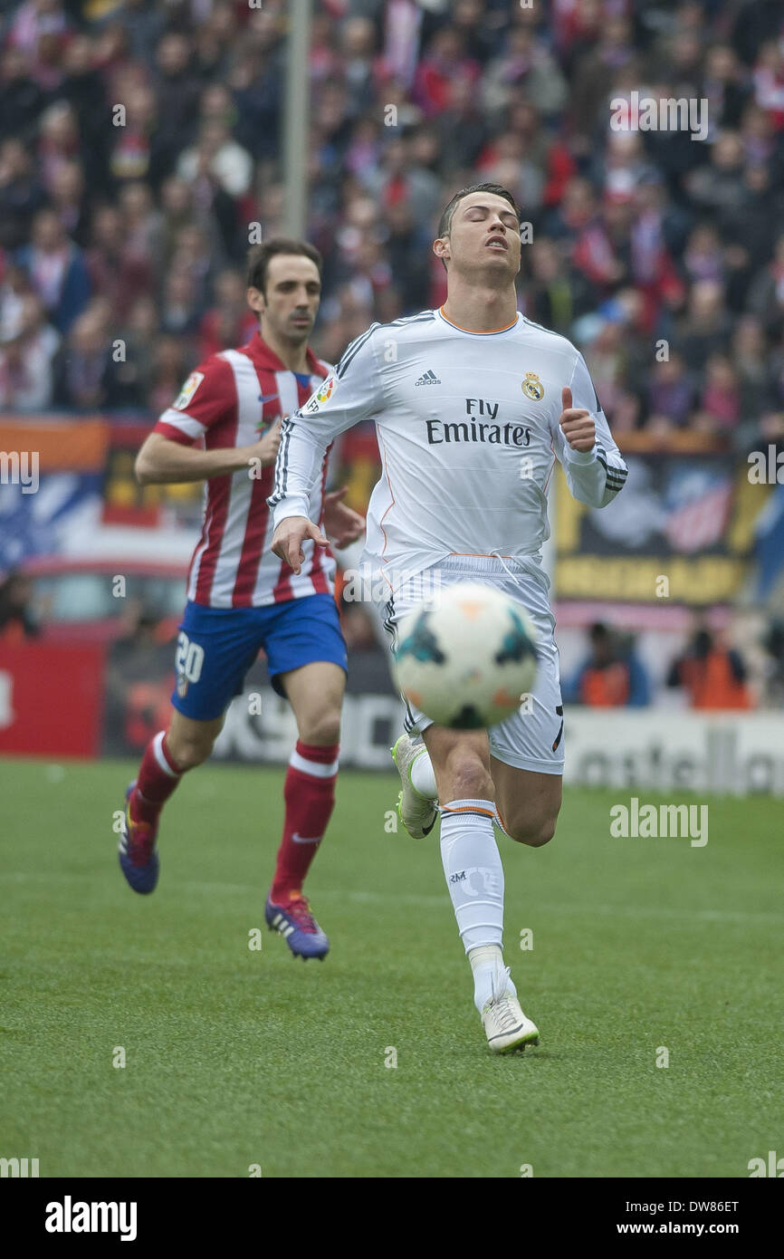 Madrid, Spagna. 2 Mar 2014. Cristiano Ronaldo giocatore del Real Madrid durante una spagnola La Liga partita di calcio tra Atlético de Madrid e il Real Madrid nel Vicente Calderón Stadium in Spagna a Madrid, domenica 2 marzo, 2014. Credito: Oscar Gonzalez/NurPhoto/ZUMAPRESS.com/Alamy Live News Foto Stock