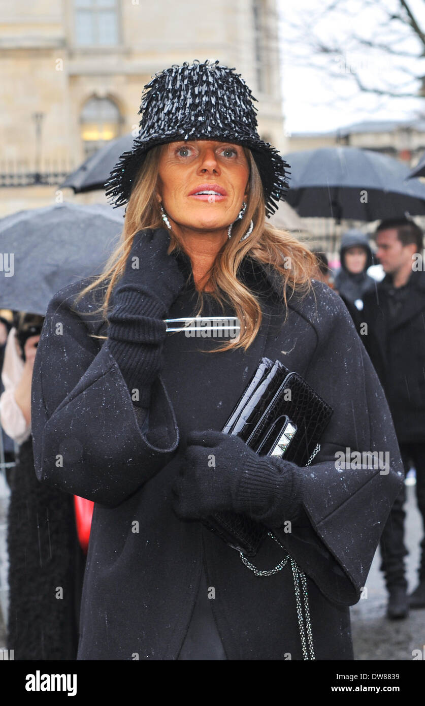 Anna Dello Russo in arrivo presso la pista di Balenciaga mostra durante la  settimana della moda di Parigi a Parigi - Feb 27, 2014 - Pista  Manhattan/Celine Gaille Foto stock - Alamy