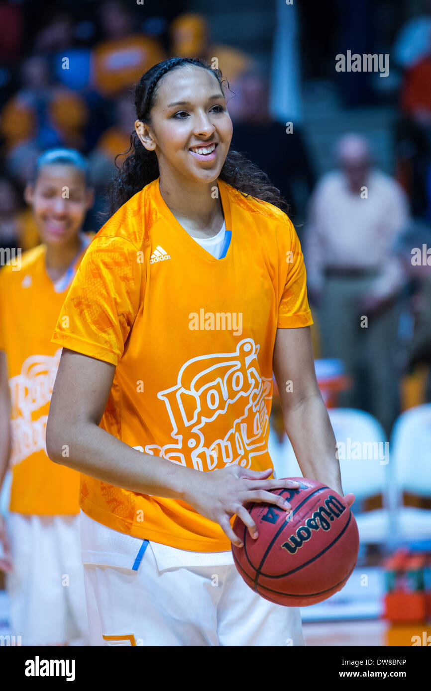 Knoxville, TN, Stati Uniti d'America. 2 Mar 2014. Marzo 2, 2014:Mercedes Russell #21 del Tennessee Lady volontari è tutto sorrisi prima di NCAA pallacanestro tra la University of Tennessee Lady Vols e il South Carolina Gamecocks a Thompson-Boling Arena di Knoxville, TN © csm/Alamy Live News Foto Stock