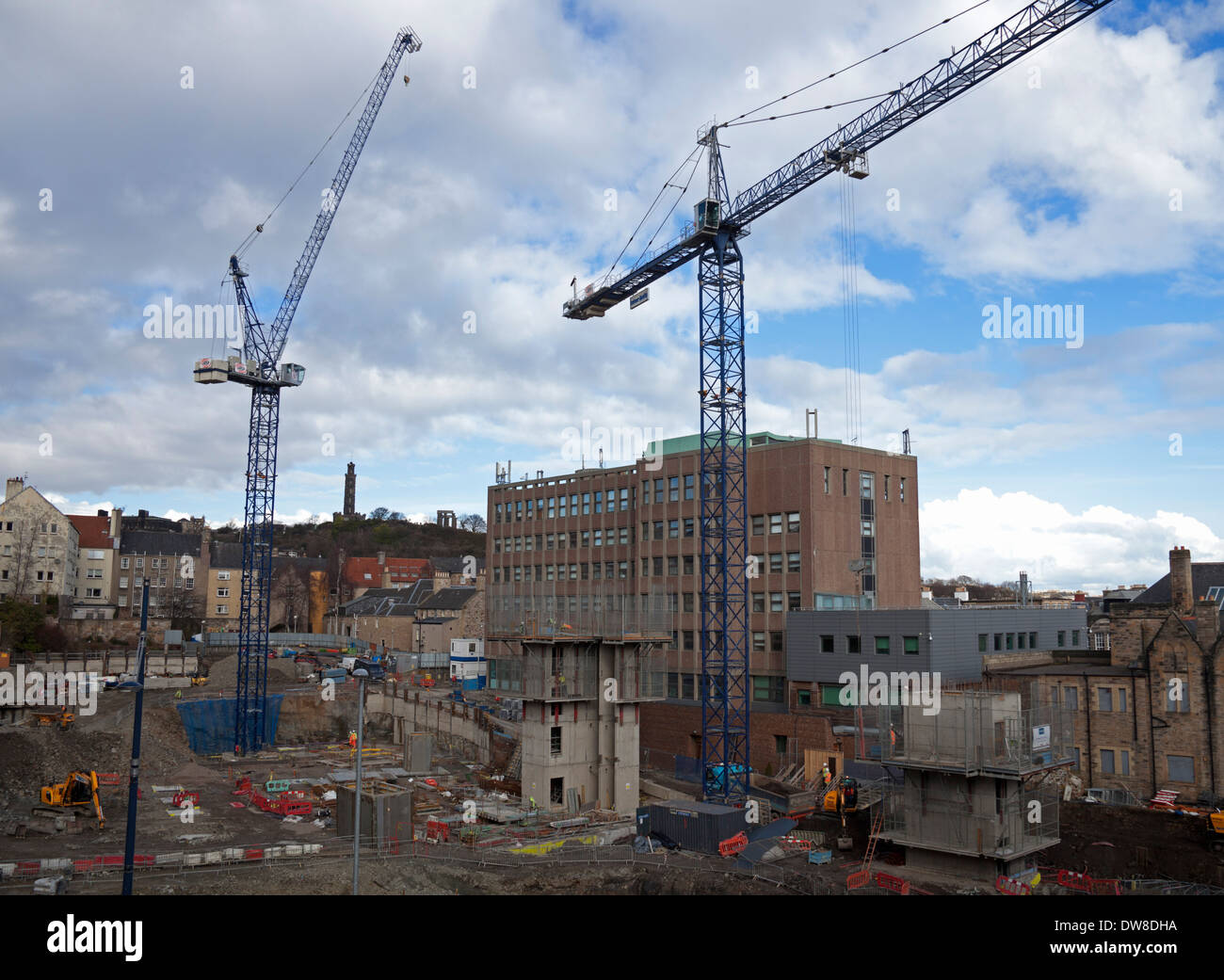 La costruzione dell'edificio sito con gru scozzese di Edimburgo REGNO UNITO Foto Stock