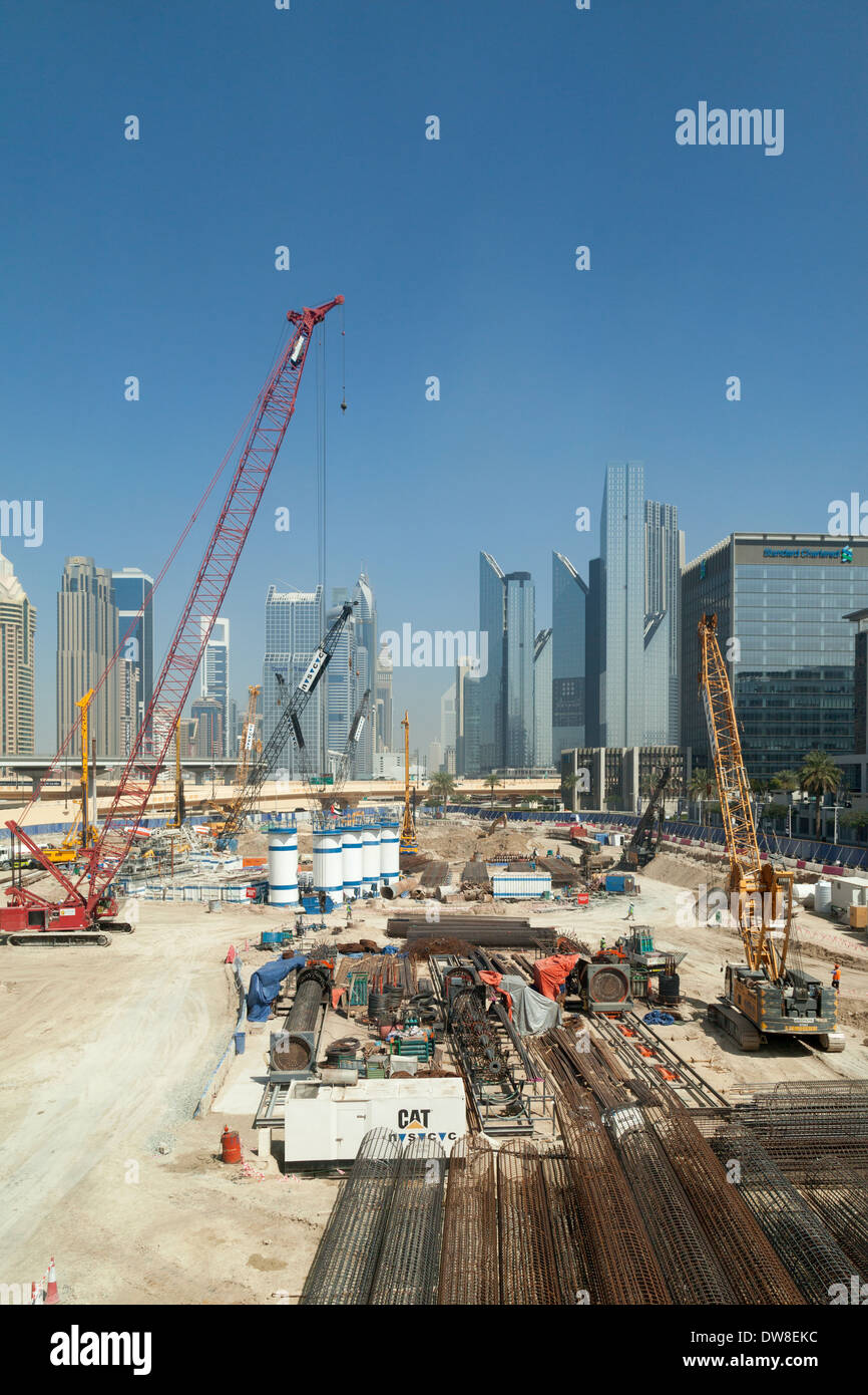 La costruzione di un edificio sito nei pressi del centro commerciale di Dubai, Dubai, Emirati Arabi Uniti, Emirati Arabi Uniti Medio Oriente Foto Stock