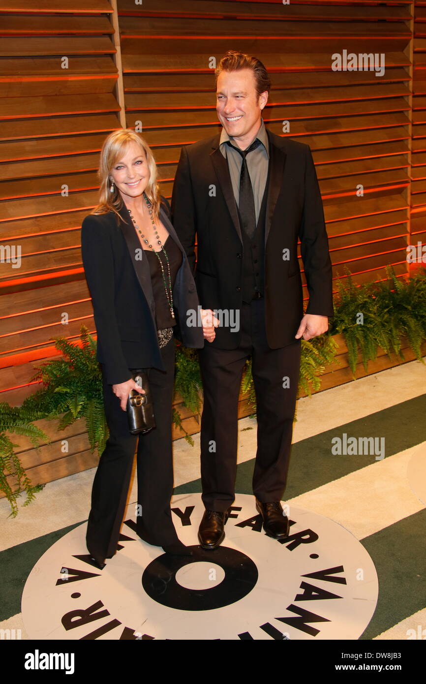 West Hollywood, Los Angeles, Stati Uniti d'America. 02Mar, 2014. Bo Derek e John Corbett arrivano al Vanity Fair Oscar Party in West Hollywood, Los Angeles, Stati Uniti d'America, 02 marzo 2014. Foto: Hubert Boesl/dpa/Alamy Live News Foto Stock