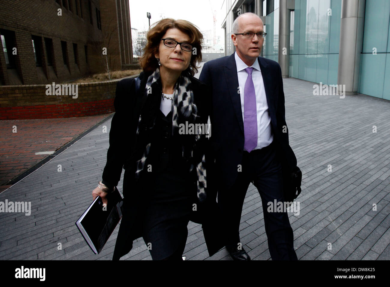 Vicky Pryce ex moglie di Lib Den armadio Ministro Huhne è visto quando lei lascia Southwark CROWN COURT DI LONDRA 02 marzo 2012 il sig. Huhne e la sua ex moglie sia caricato con questo snaturare il corso della giustizia per un reato di accelerare nel 2003. È alledged che Huhne ha chiesto la sua moglie poi a prendere i punti per un reato di accelerare nel 2003. (Foto di Tal Cohen) Foto Stock