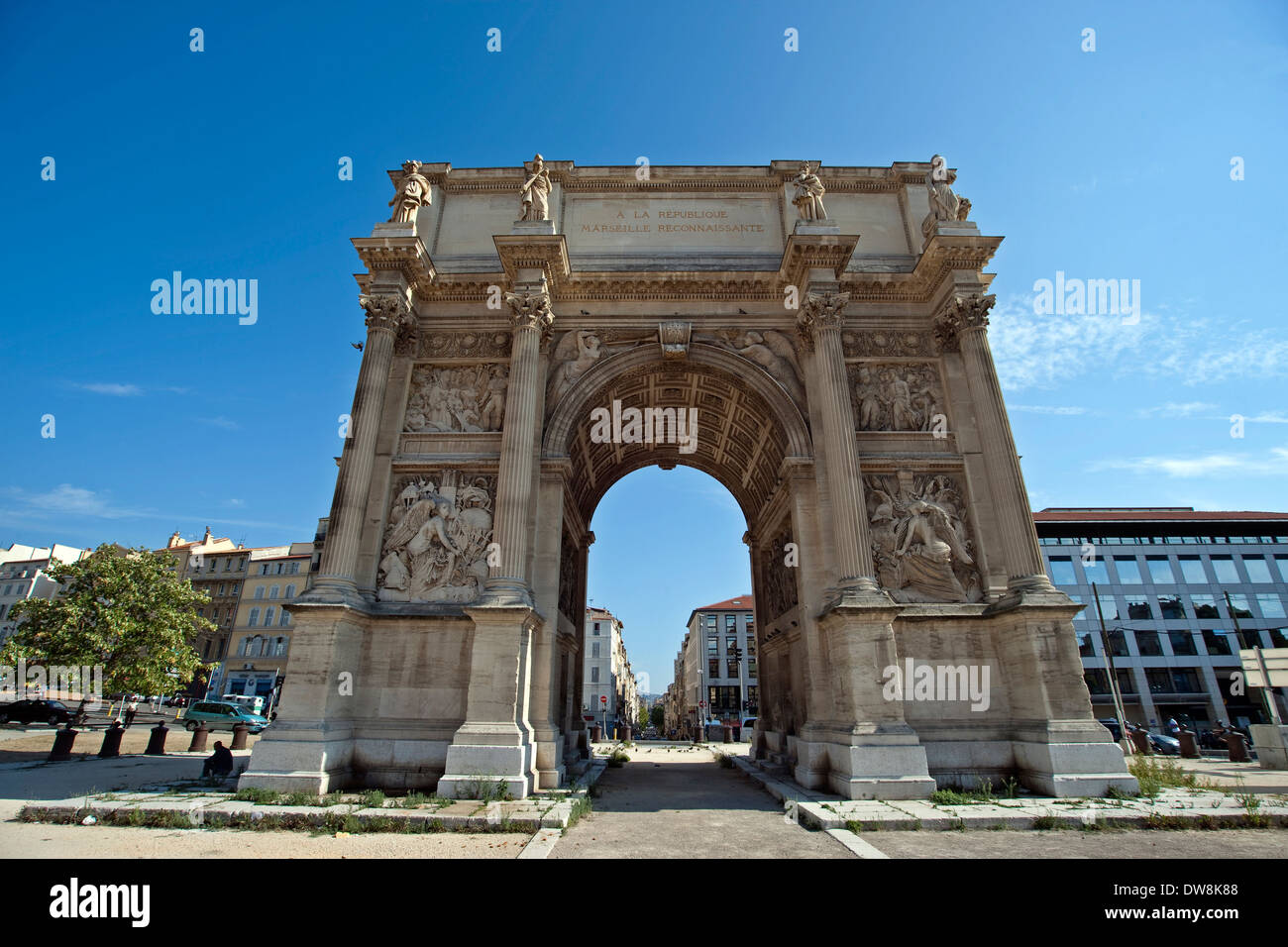 L'arco trionfale di Porte d'Aix (ex Porte Royale) a Marsiglia ha segnato il vecchio punto di ingresso per la città Foto Stock