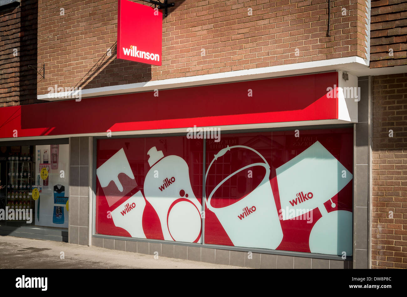 Wilkinson store in Devizes con promozione DIY nella finestra Foto Stock