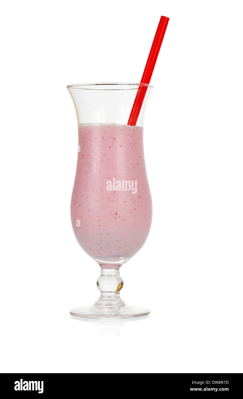 Frullato di fragole in vetro di uragano isolati su sfondo bianco Foto Stock