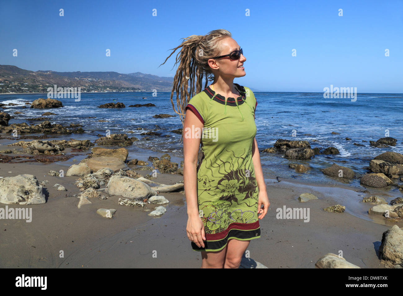 Visitatore alla spiaggia di Pt. Dume in Malibu Foto Stock