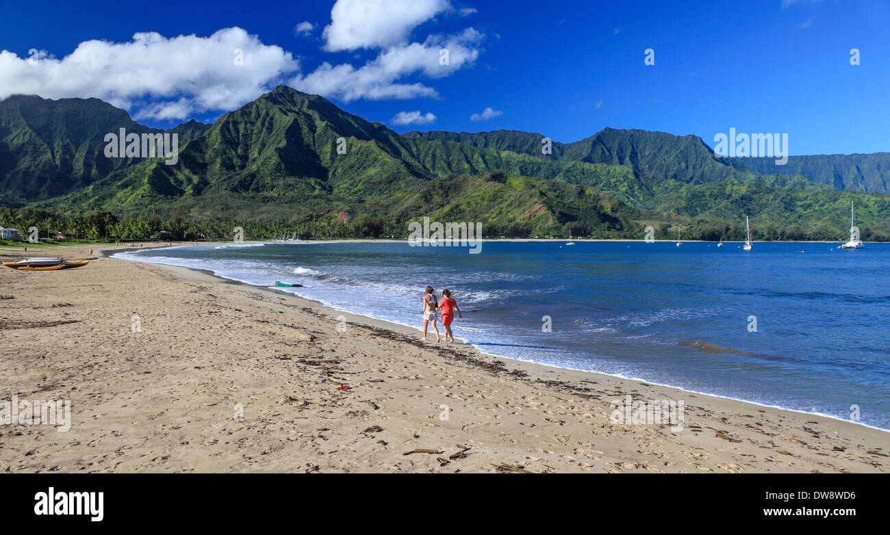 Per coloro che godono di Hanalei Beach in Kauai Foto Stock