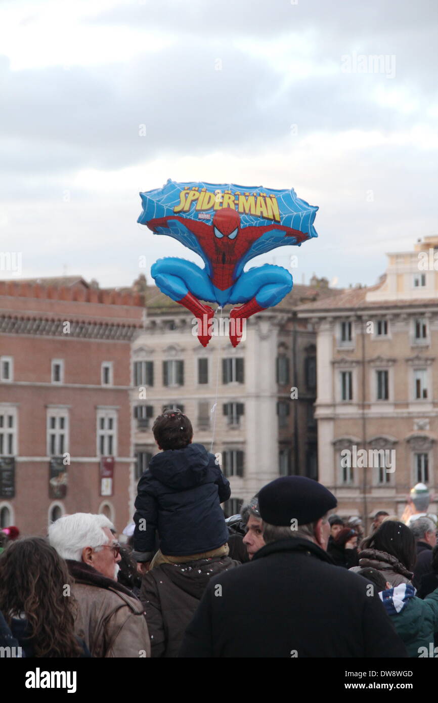 Roma, Italia. 2 marzo 2014. Il carnevale di Via dei Fori Imperiali street a Roma Italia. Credito: Gari Wyn Williams / Alamy Live News Foto Stock