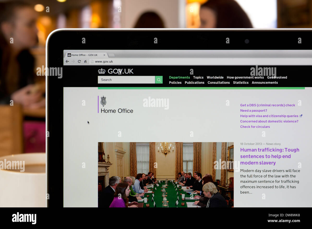 La home page del sito Web Office shot in una caffetteria ambiente (solo uso editoriale: -print, TV, e-book e Redazione sito web). Foto Stock