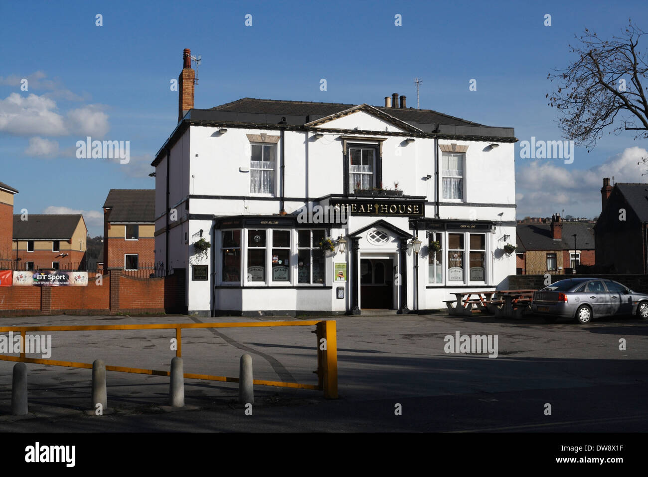 Lo Sheaf House Pub in Bramhall Lane Sheffield, Inghilterra, casa pubblica della città interna Foto Stock