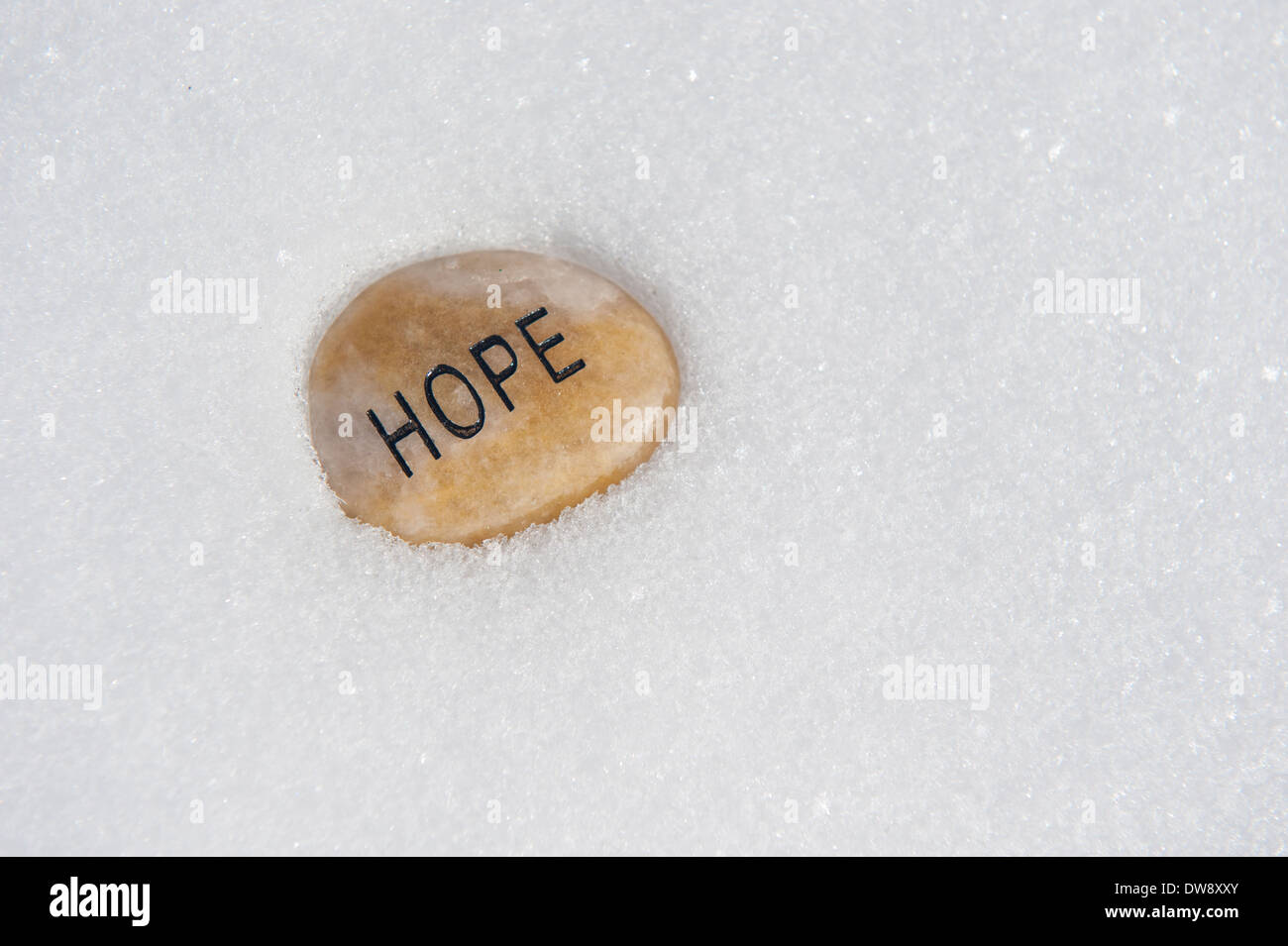 Speranza rock nella neve dare ispirazione per ottenere attraverso il freddo di volte Foto Stock