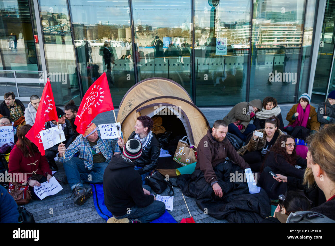 Interrompere la criminalizzazione delle persone senza dimora protestare presso la City Hall di Londra Foto Stock