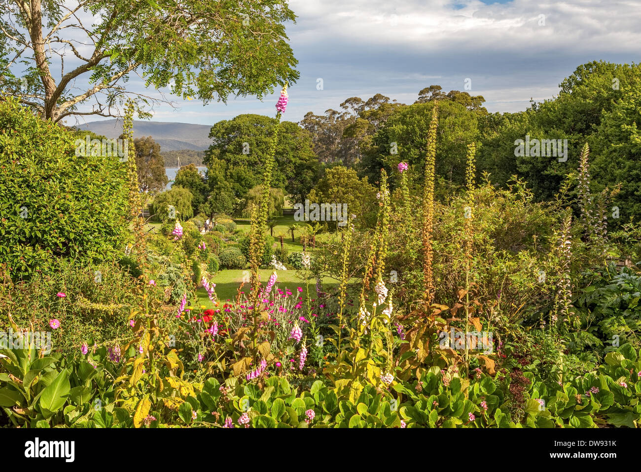 Vista dei giardini di fronte alla Chiesa, Port Arthur, sito storico, Tasmania, Australia Foto Stock