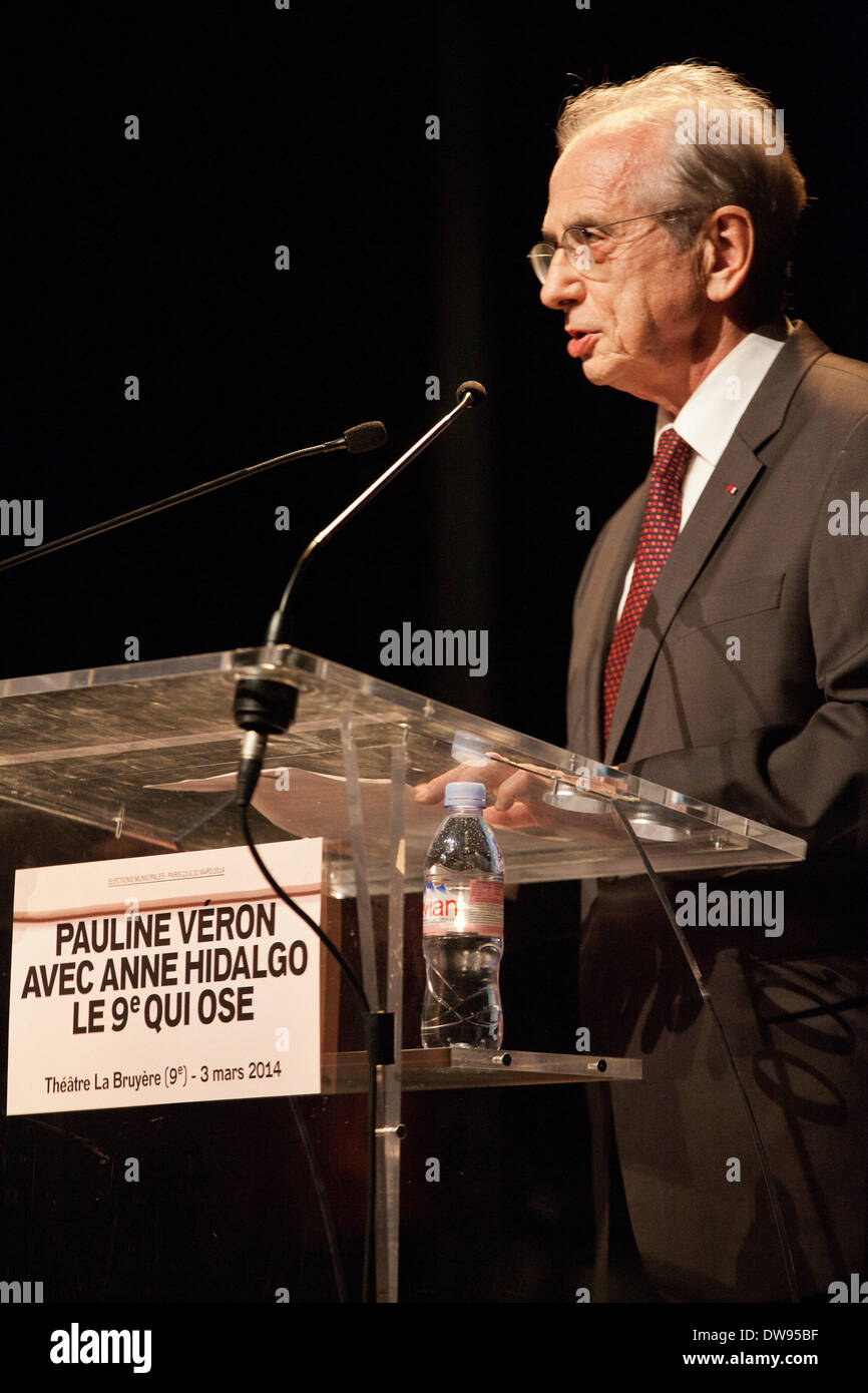 Parigi, Francia. 3 Mar 2014. Parigi nono distretto di partito socialista (PS) sindaco Jacques Bravo parla durante un incontro per la PS candidato per le elezioni municipali a Parigi il nono distretto presso il Teatro La Bruyere a Parigi il 3 marzo 2014. Credito: Michael Bunel/NurPhoto/ZUMAPRESS.com/Alamy Live News Foto Stock