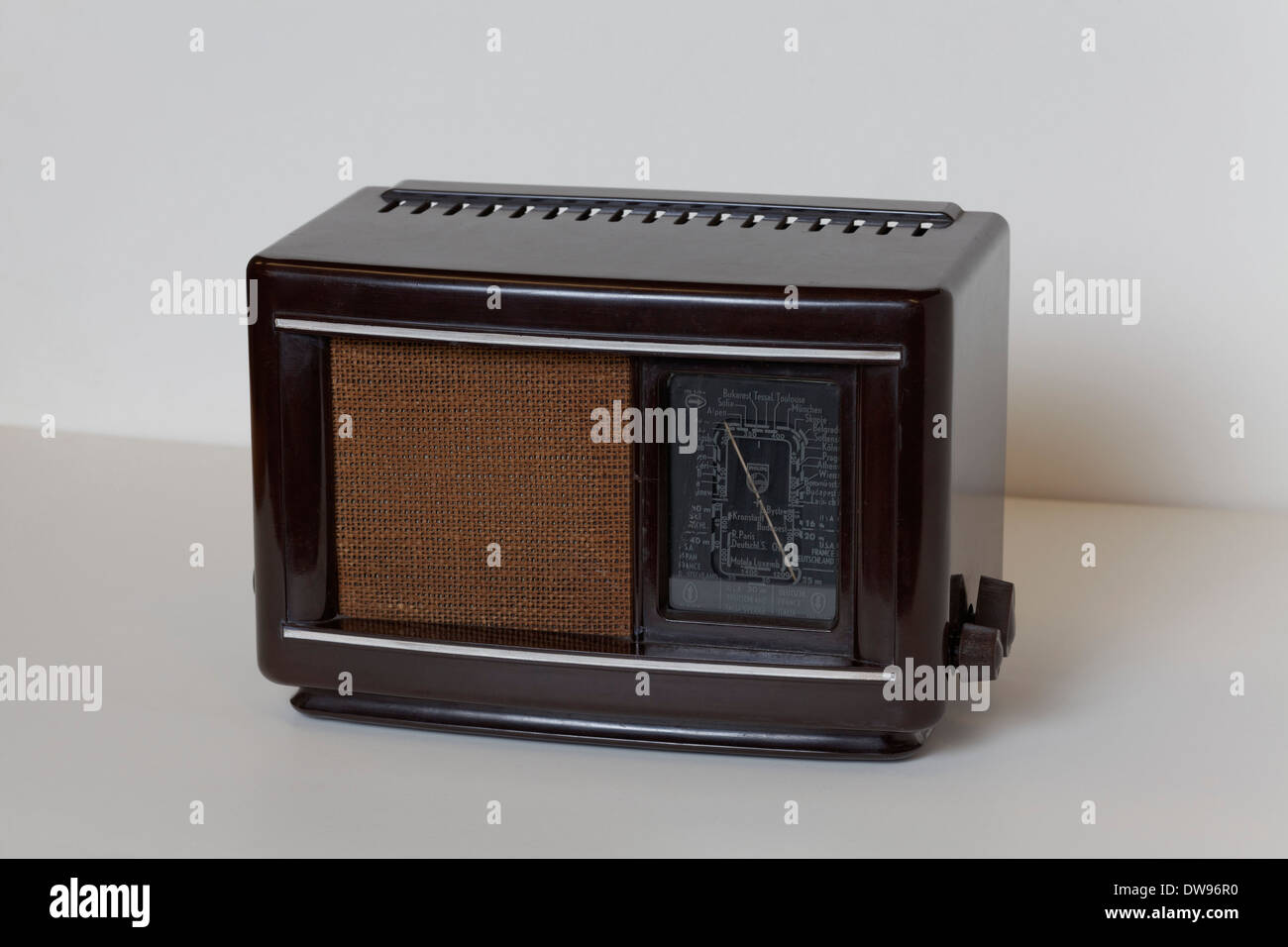 Philips 203 U dal 1940, il dopoguerra Bakelite radio, Museo della Radio di Duisburg, Renania settentrionale-Vestfalia, Germania Foto Stock