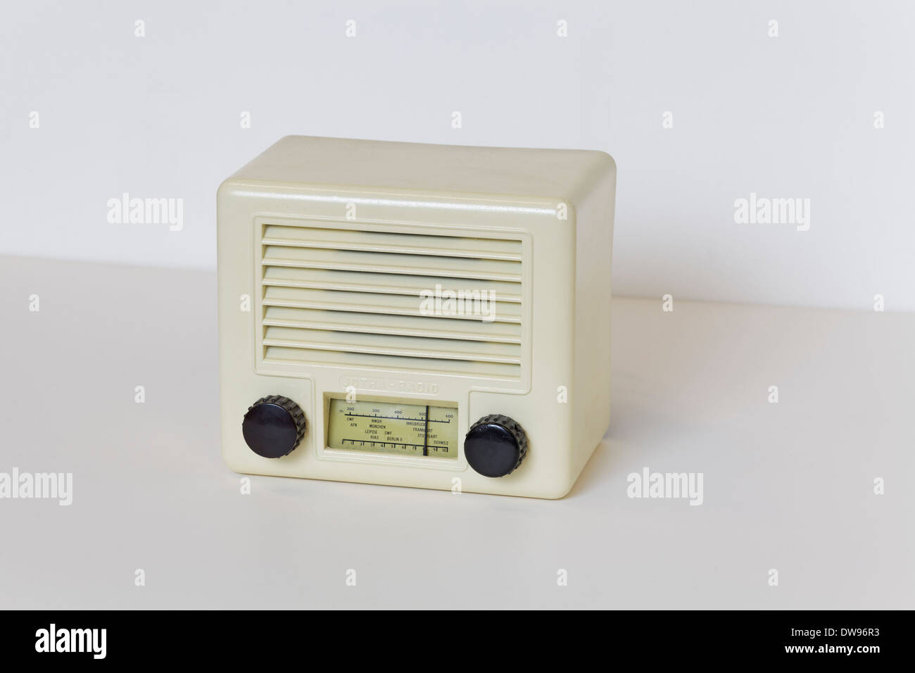 Radio Jotha, modello Liliput 111W, MW radio in miniatura da 1951, Museo della Radio di Duisburg, Renania settentrionale-Vestfalia, Germania Foto Stock