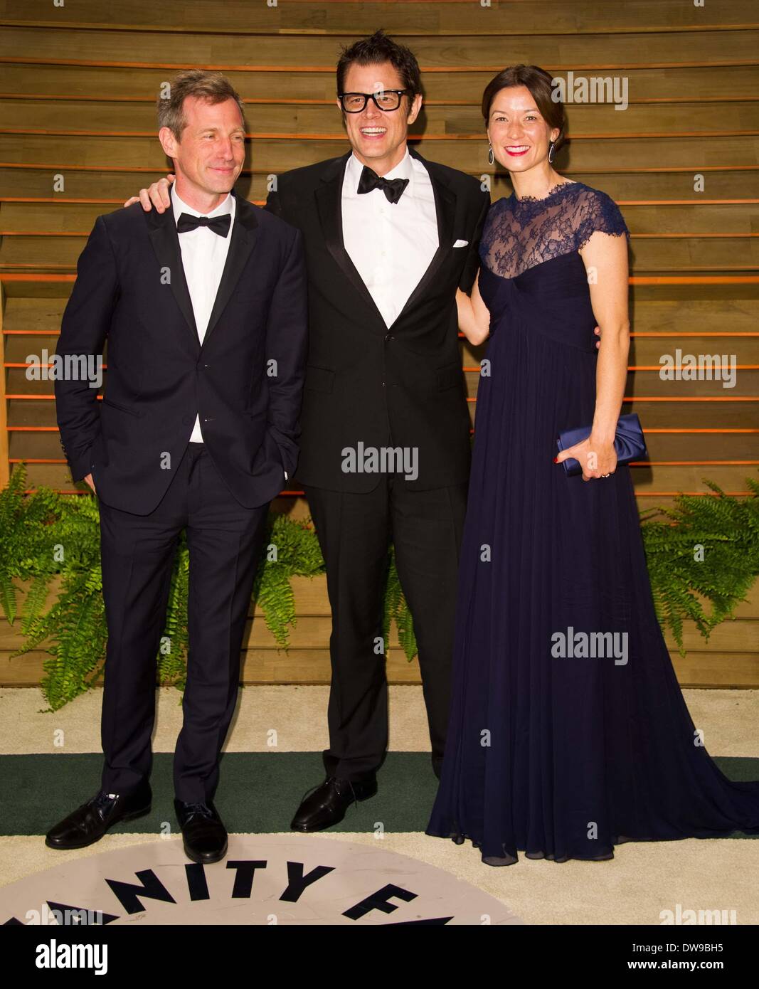 SPIKE JONZE Johnny Knoxville & moglie Naomi NELSON 2014 Vanity Fair LOS ANGELES STATI UNITI D'AMERICA 03 Marzo 2014 Foto Stock