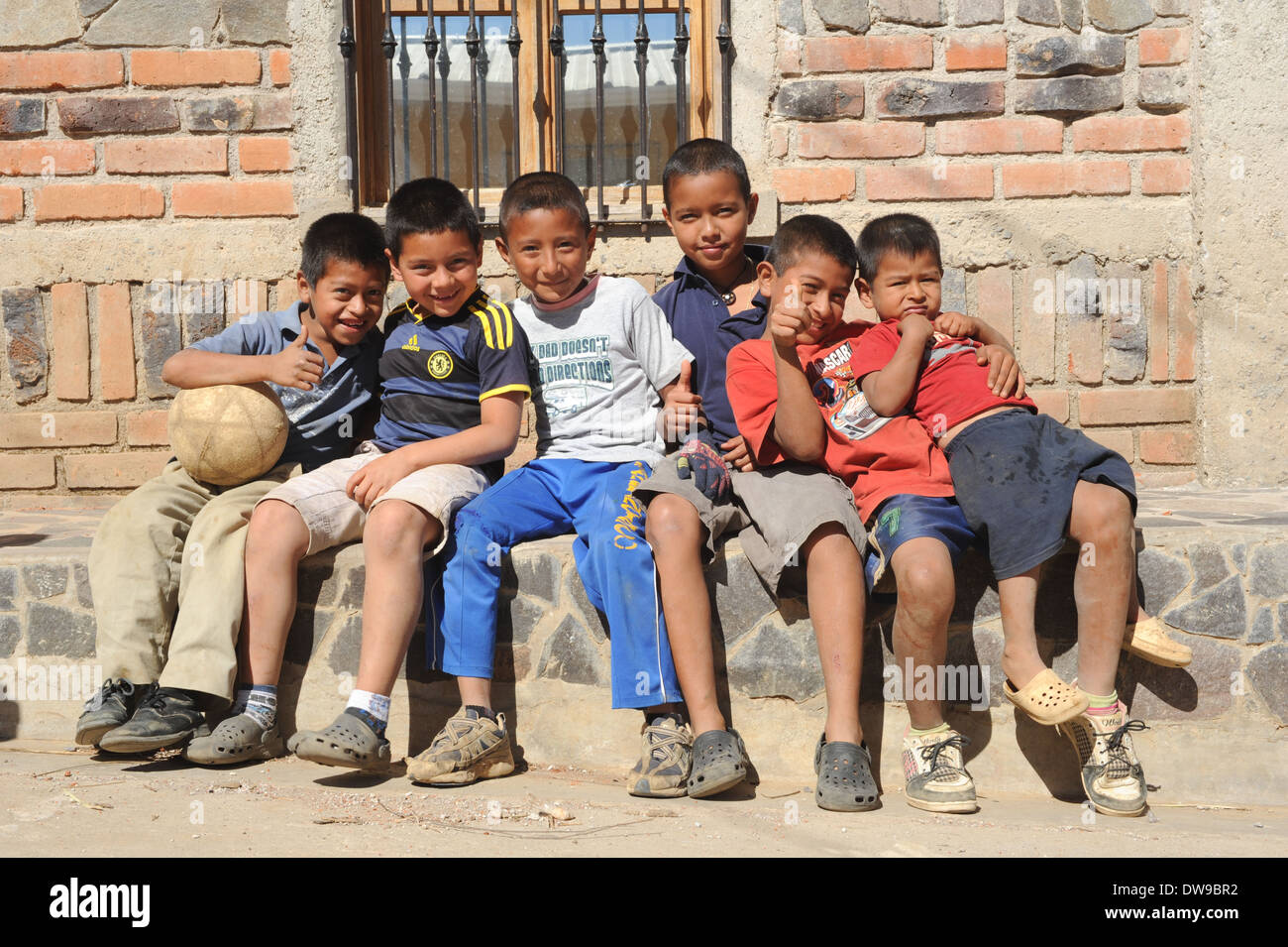 Un gruppo di ragazzi indiani a Ataco su El Salvador Foto Stock