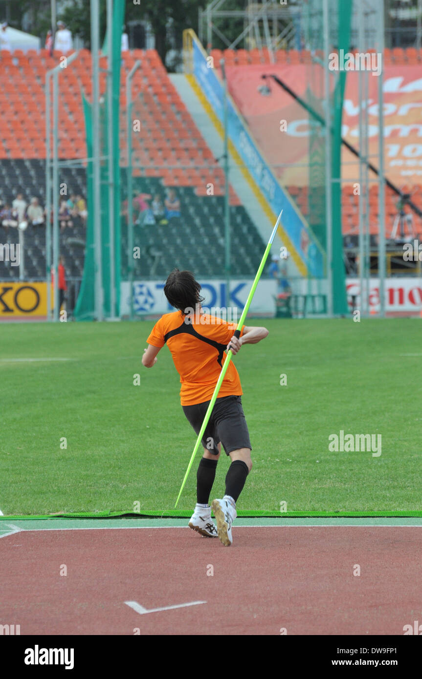 Atleta prende parte al giavellotto durante il 2013 la IAAF Junior World Championships su 12-14 luglio, 2013 a Donetsk, Ucraina Foto Stock