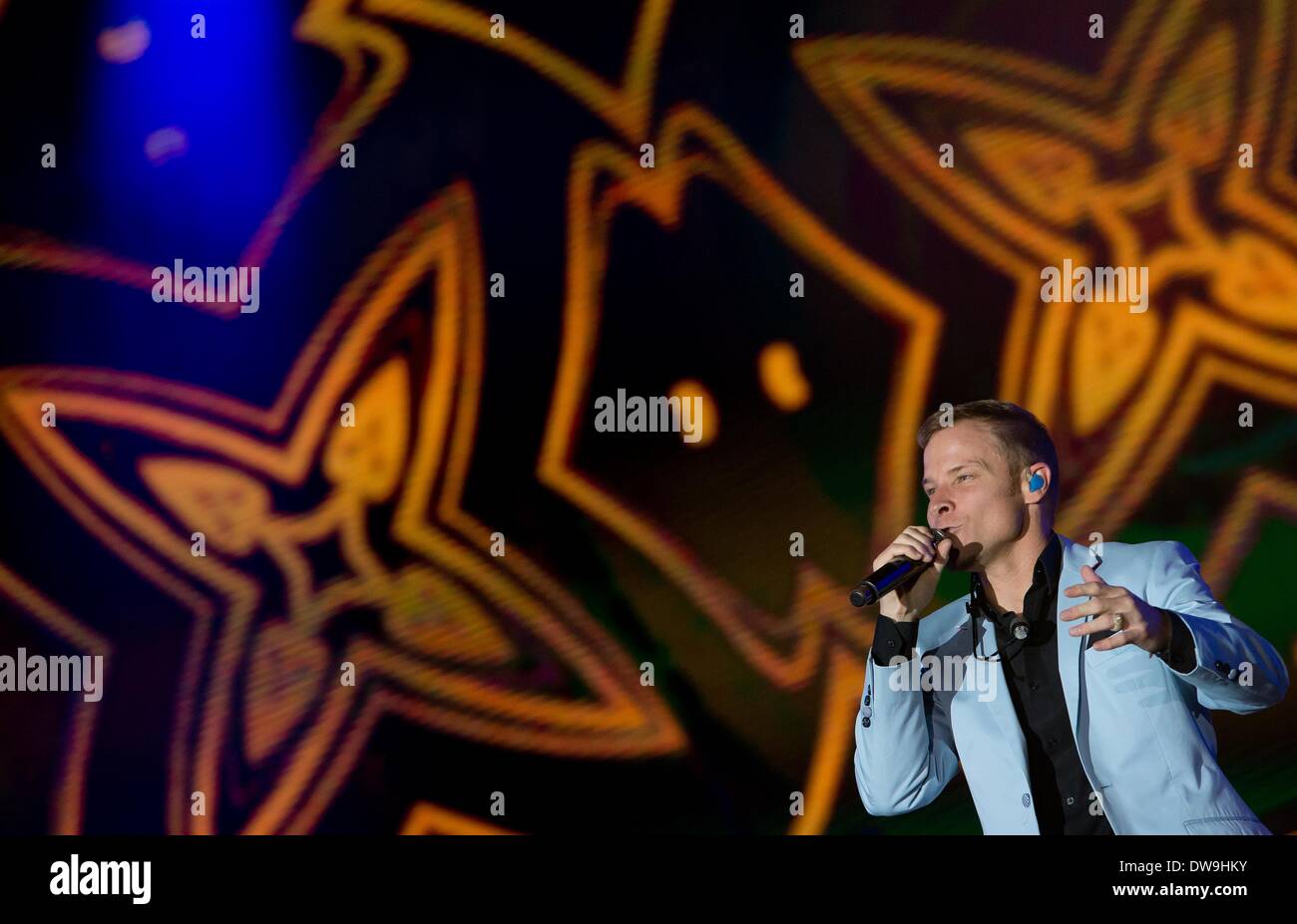 Monaco di Baviera, Germania. 03 Mar, 2014. Brian Littrel della US band Backstreet Boys esegue sul palco dell'Olympic Hall di Monaco di Baviera, Germania, 03 marzo 2014. È stata la prima volta in quasi dieci anni che tutti i membri originali della band ha tenuto un concerto insieme. Foto: Sven Hoppe/dpa/Alamy Live News Foto Stock