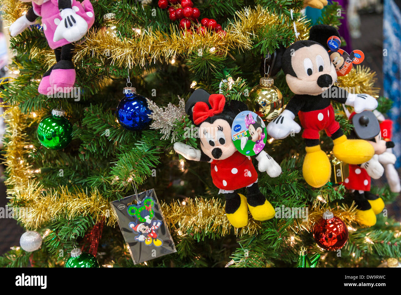 Immagini Natalizie Topolino E Minnie.Topolino E Minnie Mouse Appeso Su Albero Di Natale Decorato Foto Stock Alamy