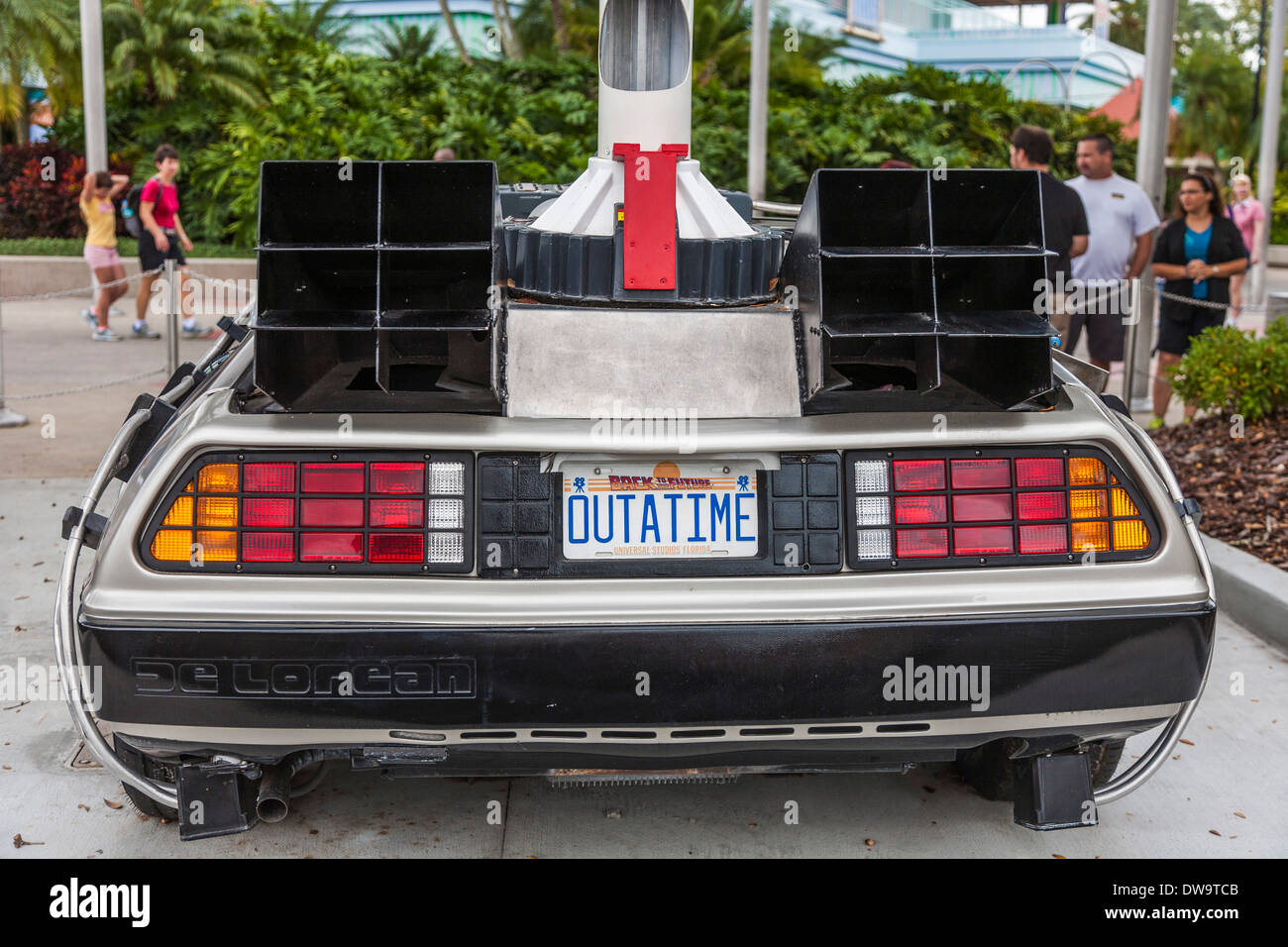 La targa su auto da Ritorno al futuro film legge OUTATIME presso gli  Universal Studios, il parco a tema di Orlando, Florida Foto stock - Alamy