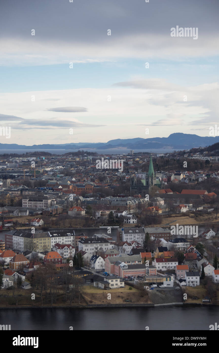 Una vista di Trondheim in Norvegia da un punto di vista vantaggioso Foto Stock